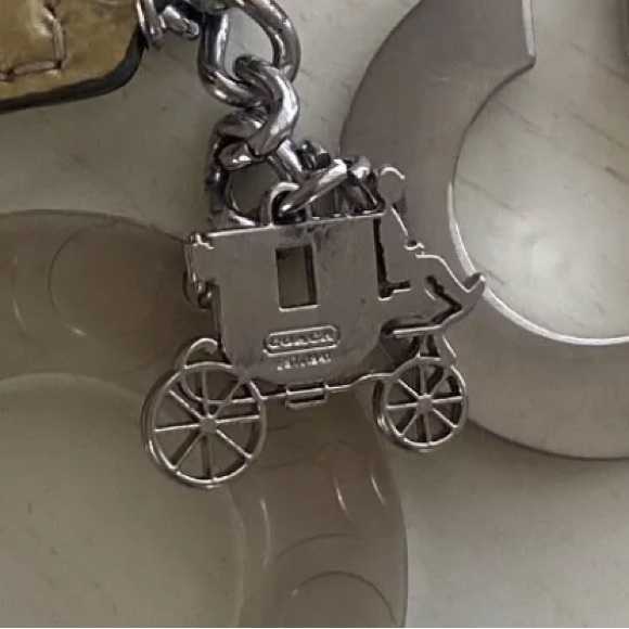 Coach EUC Rare Horse And Carriage Large C's Signature Keychain Fob Bag Charm - Picture 8 of 10